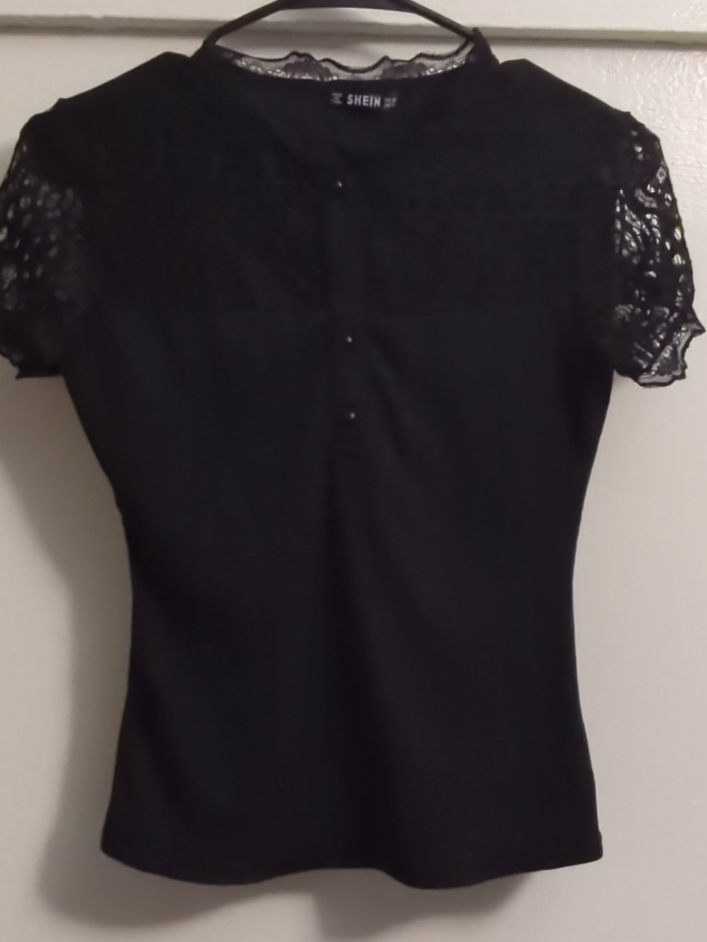 SHEIN Black Lace Yoke Short Sleeve Top
